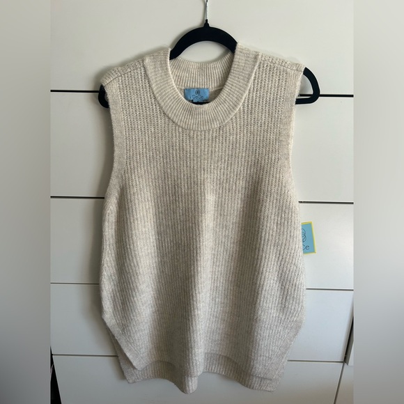 CeCe Sweaters - NWT CeCe Cream Sleeveless Sweater Knit Top
